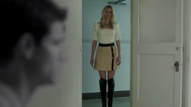 Yel­low Tweed Skirt worn by Ingrid Kannerman (Allegra Rose Edwards) in Upload Season 1 Episode 10