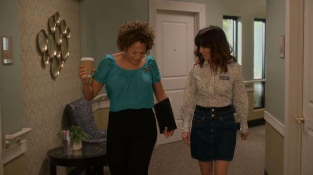Floral Snap Button Blouse worn by Judy Hale (Linda Cardellini) in Dead to Me Season 2 Episode 1