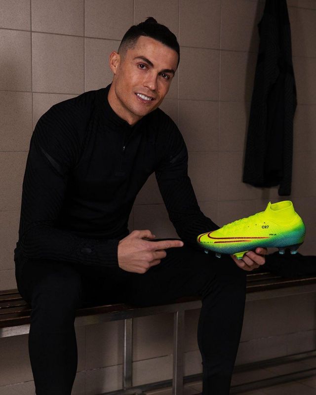 Les crampons Nike portés par Cristiano Ronaldo sur son compte Instagram @cristiano