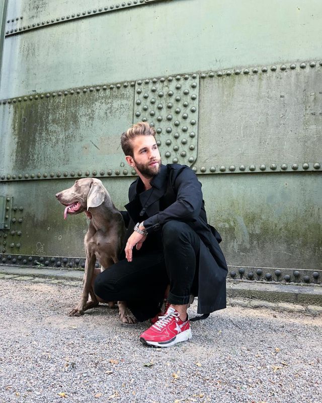 Golden Goose Run­ning Suede Sneak­ers worn by Andre Hamann on his Instagram account @andrehamann