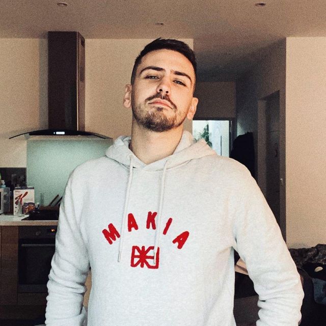 The sweatshirt hoodie Makia worn by Joyca on his account Instagram @joyca 