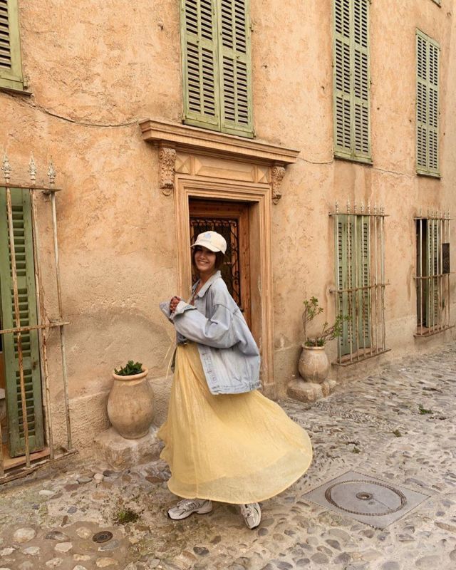 La veste ample en jean de Lison Seb sur son compte Instagram @lisonseb