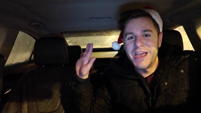 The bonnet of father christmas from Pierre-Luc Cloutier in the YouTube video CARPOOL KARAO-QUEEN (with Barbada) | PL Cloutier