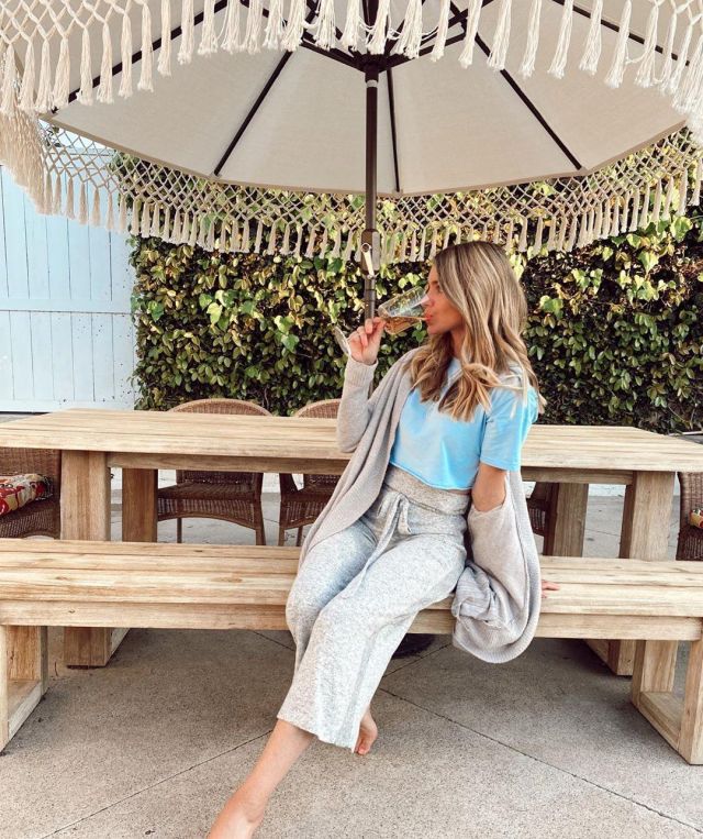 Ax­el Cozy Cropped Pant of Ashley Tarkington Jackel on the Instagram account @ashnfashn