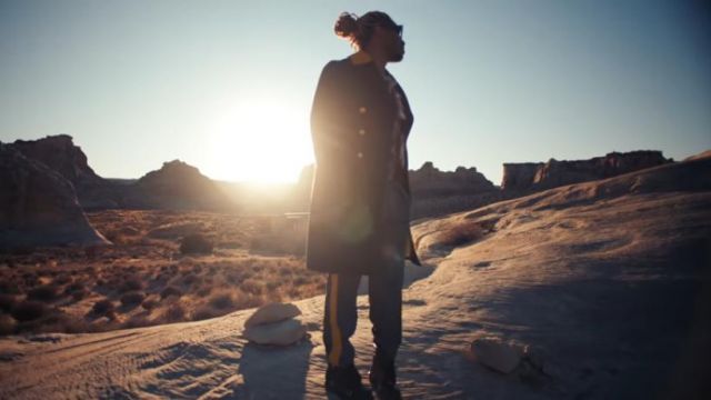 Gucci Double Breasted Marine Manteau porté par l'Avenir dans le Magnat de l'Officiel de la Musique de la Vidéo