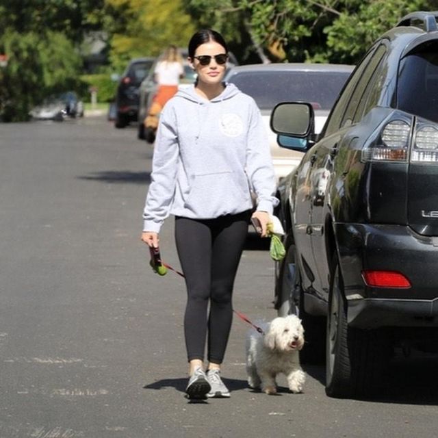 Apple Air­Pods with Charg­ing Case used by Lucy Hale Los Angeles May 17, 2020