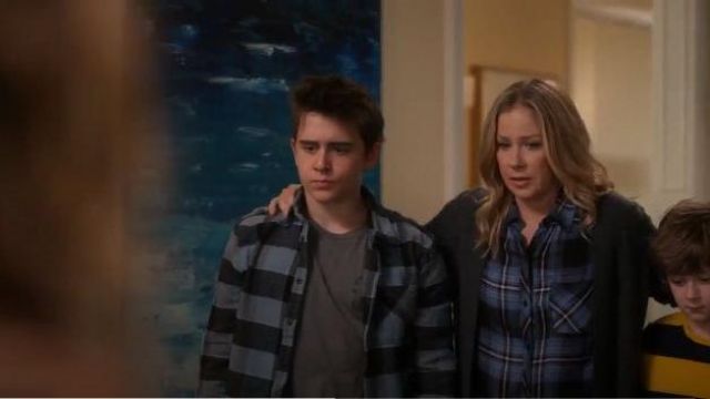 RVCA No Fight T-Shirt worn by Charlie Harding (Sam McCarthy) in Dead to Me Season 2 Episode 10