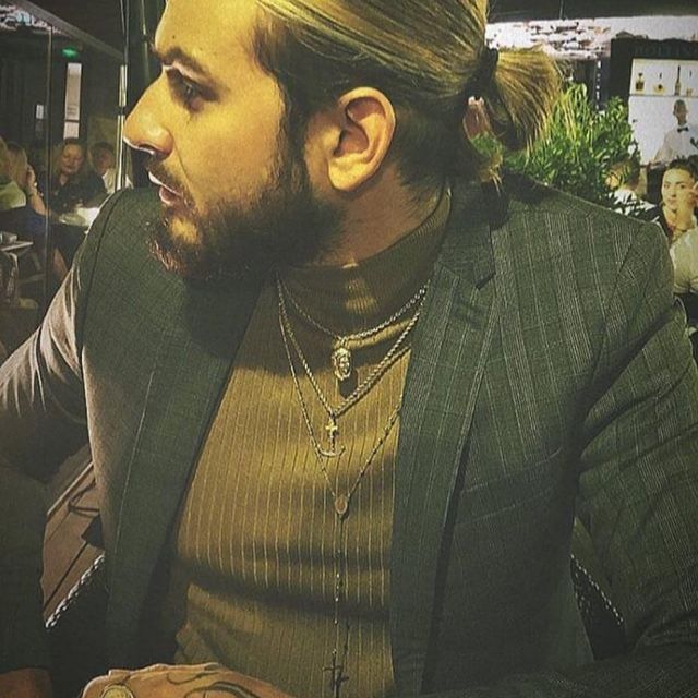 The sweater turtleneck brown khaki worn by Julien Schwarzer aka SCH on the account Instagram of @19_big_s