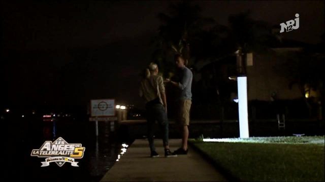 Le bermuda à poches beige de Benjamin Machet dans Les Anges de la télé-réalité 5