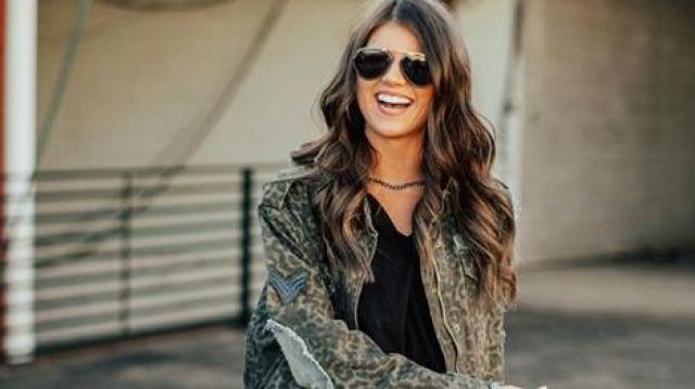 Black Sun­glass­es worn by Madison Prewett in The Bachelor Season 24