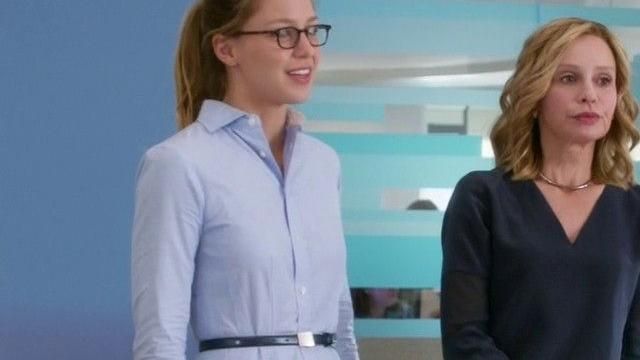La robe bleue portée par Kara Danvers (Melissa Benoist) dans Supergirl (S01E04)