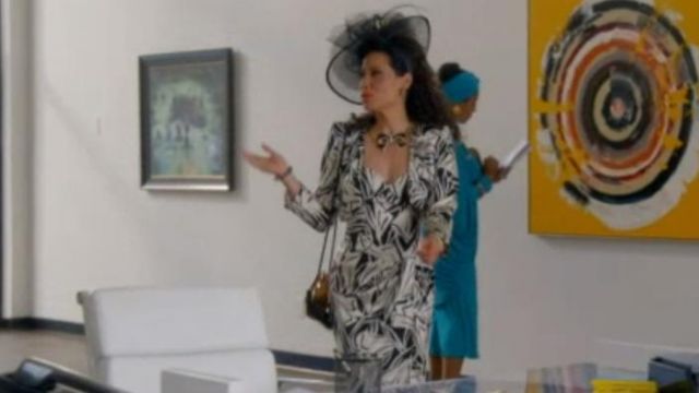 Noir et blanc robe longue porté par Simone Grove (Lucy Liu) dans lesquelles les Femmes Tuent (S01E06)