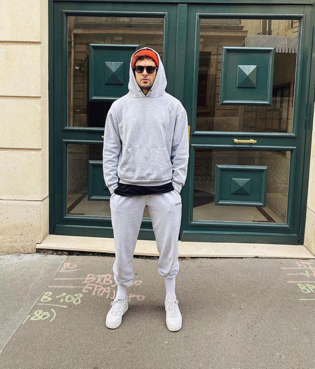 Jogging grey iets frans... worn by Hugo Philip on his account Instagram @hugophilip
