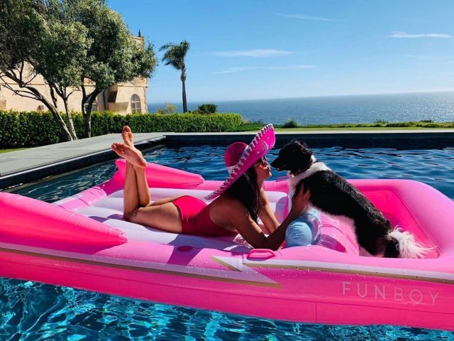 Valentino Pink Round Sun­glass of Nina Dobrev on the Instagram account @nina May 19, 2020