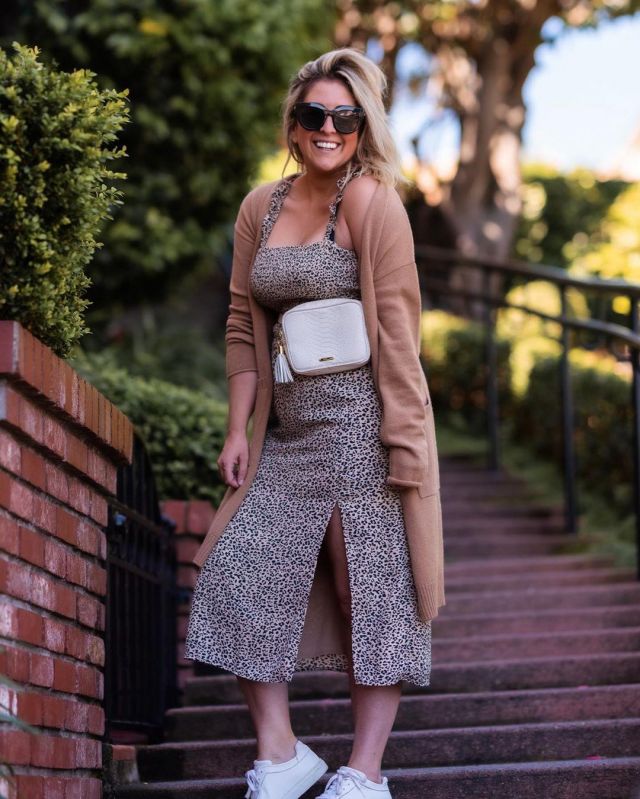 Long Cardi­gan in Camel of Kat Ensign on the Instagram account @katwalksf