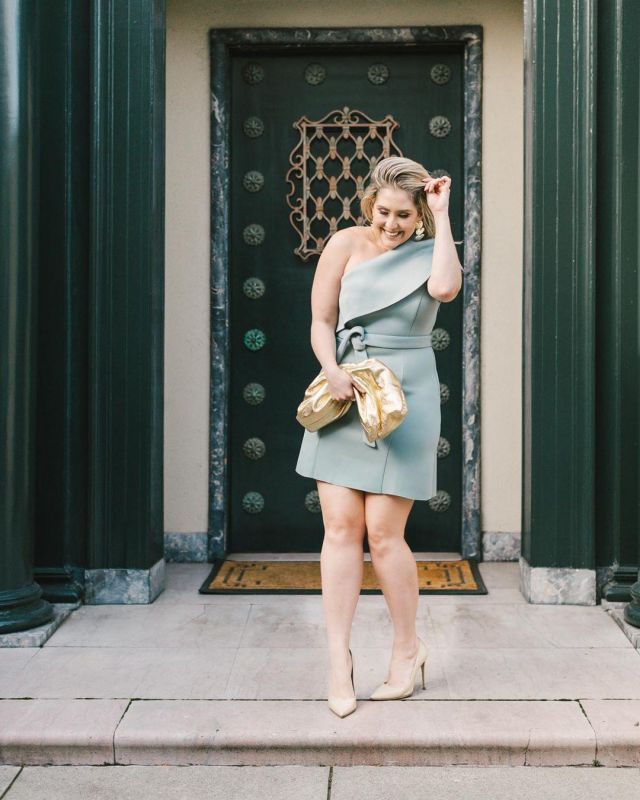 One Shoul­der Mi­ni Dress of Kat Ensign on the Instagram account @katwalksf