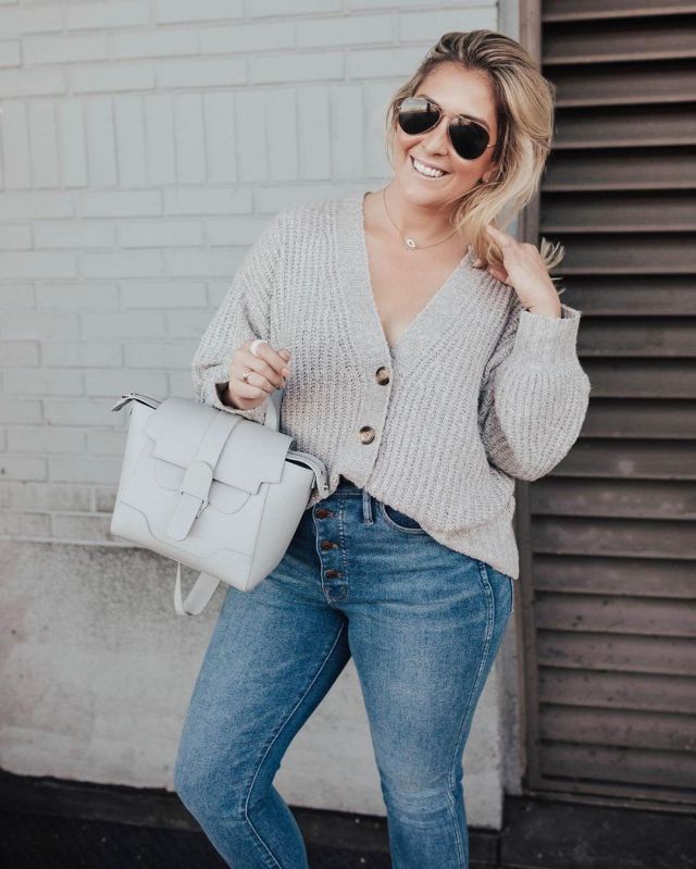 Madewell Skin­ny Jeans of Kat Ensign on the Instagram account @katwalksf