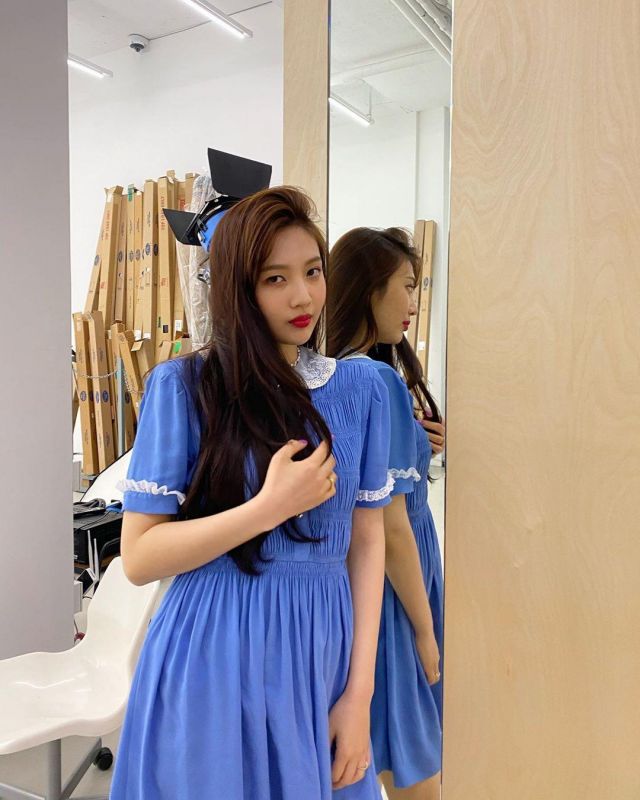 The blue dress Miu Miu worn by Joy on her behalf Instagram @_imyour_joy