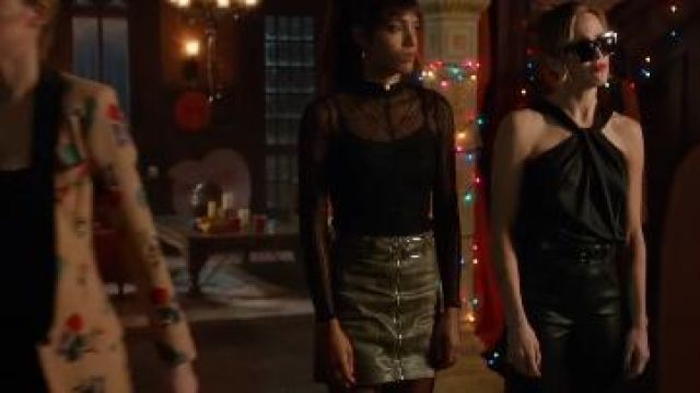 Black Twist Top worn by Sara Lance (Caity Lotz) in DC's Legends of Tomorrow Season 5 Episode 13