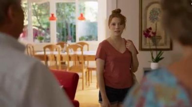 Den­im Shorts Boyfriend worn by Valeria (Diana Gómez) in Valeria Season 1 Episode 5