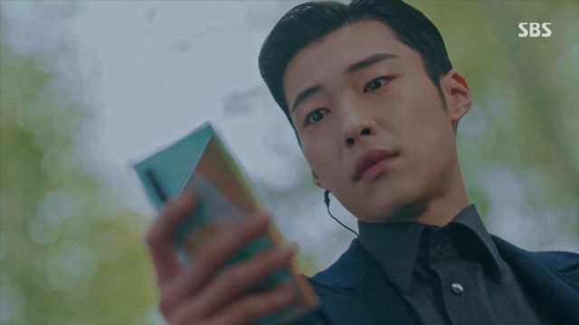 The smartphone Galaxy Note10 used by Jo Eun Seob (Woo Do-hwan) in The King : Youngwonui Gunjoo (S01E07)