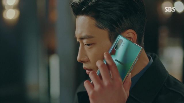 The smartphone Galaxy Note10 + used by Jo Eun Seob (Woo Do-hwan) in The King : Youngwonui Gunjoo (S01E06)