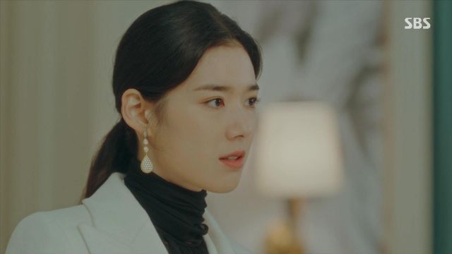 The earrings 'serpent bohème' Boucheron of Koo Seo-Ryeong (Jung Eun-chae) in The King : Youngwonui Gunjoo (S01E06)