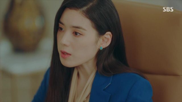 The turquoise earrings Boucheron, worn by Koo Seo Ryeong (Jung Eun-chae) in The King : Youngwonui Gunjoo (S01E06)