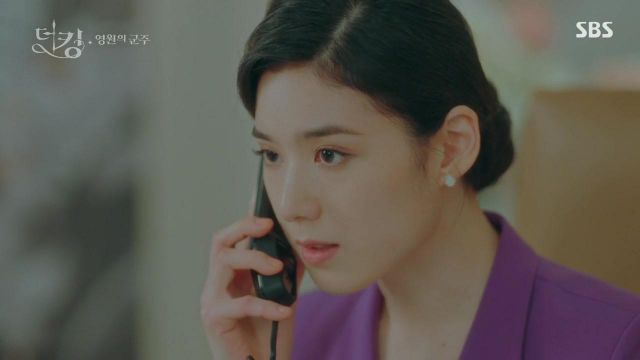 The earrings Boucheron of Koo Seo-Ryeong (Jung Eun-chae) in The King : Youngwonui Gunjoo (S01E10)