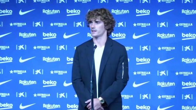 La veste de costume Dior portée par Antoine Griezmann lors de sa conférence de presse pour son arrivée au FC Barcelone