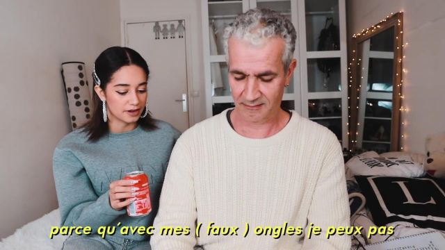 Les créoles à strass de Léna Situations dans sa vidéo MON PERE JUGE MES VIDÉOS || Léna Situations