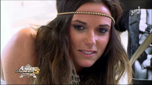 The headband at shiny details of Capucine Anav in The Angels of reality tv 5