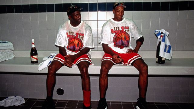 Chicago Bulls 3-Peat Repeat T-Shirt worn by Michael Jordan in The Last  Dance | Spotern