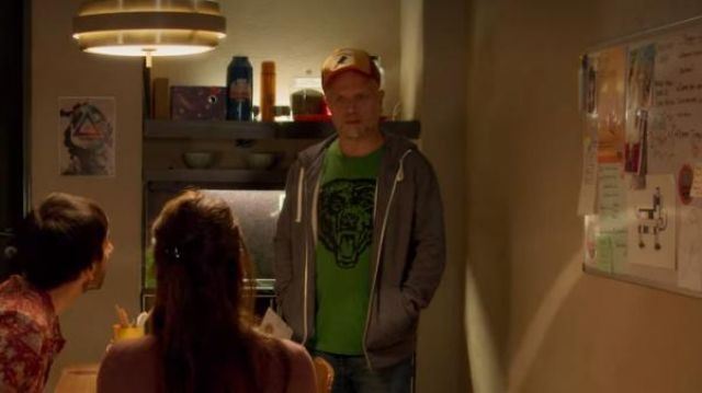 Le sweat gris zippé de Sebastián (Sebastián Wainraich) dans Heureux... ou presque (Saison 1)