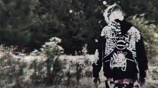 Le sweatshirt Sixth June porté par BVDLVD dans le clip Toxic 