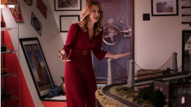 Jogging rouge porté par Renata Klein (Laura Dern) comme on le voit dans Big Little Lies (Saison 2 Épisode 7)