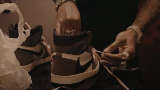Nike Jordan 1 Retro Haute Travis Scott baskets YFN Lucci dans un État Critique par Jackboy (official Music Video)
