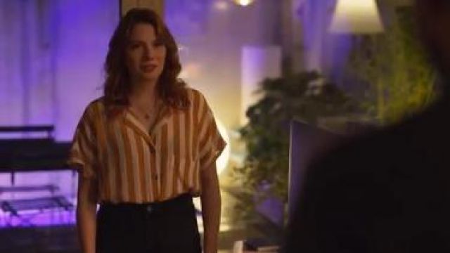 Den­im Skirt worn by Valeria (Diana Gómez) in Valeria Season 1 Episode 6