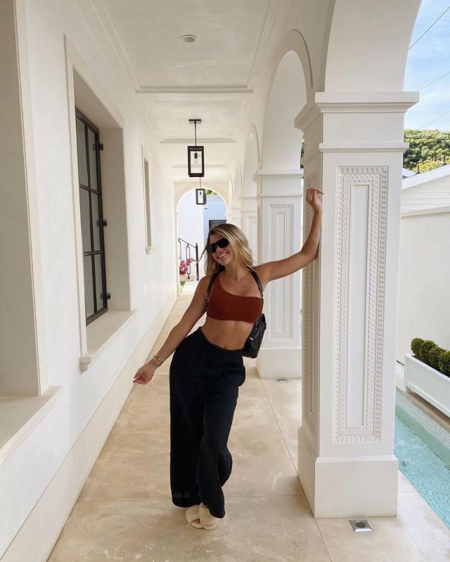 Chanel Black Leather Back­pack of Sofia Richie on the Instagram account @sofiarichie May 20, 2020