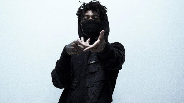 Stüssy Black hoodie worn by Scarlxrd in his clip "C.V FREESTYLE"