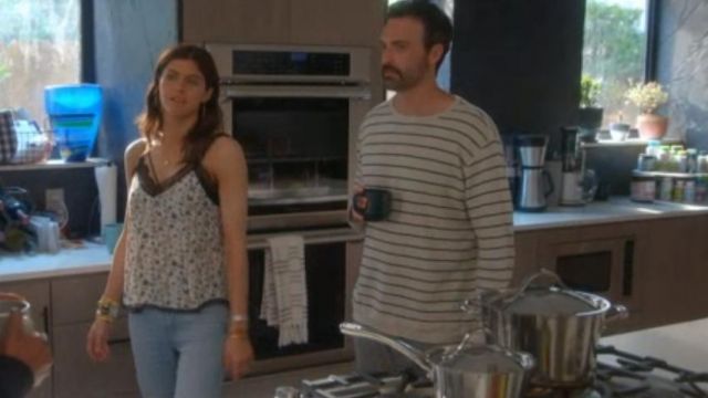 Blanc rayé à manches longues t-shirt porté par Eli Cohen (Reid Scott) dans lesquelles les Femmes Tuent (S01E06)