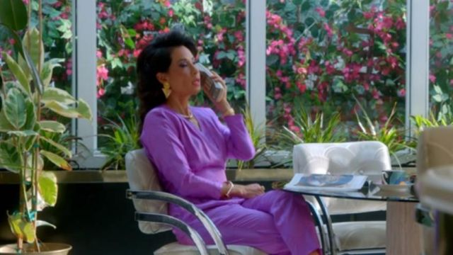 Violet combinaison portée par Simone Grove (Lucy Liu) dans lesquelles les Femmes Tuent (S01E07)