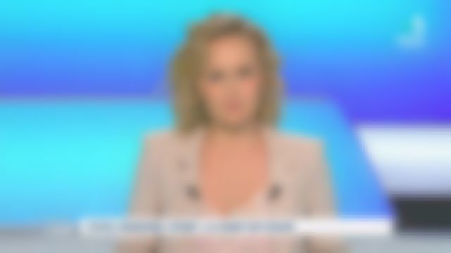 El caraco de seda con finas correas cruzadas en la espalda y detalles de encaje de Caroline Roux en C dans l'air el 26.05.2020