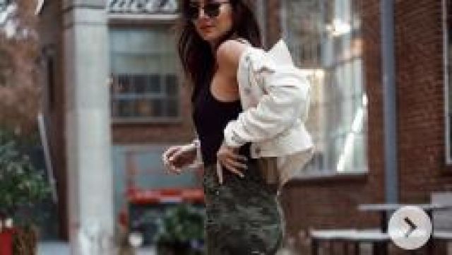 Camo Skin­ny Jeans worn by Jennifer Saviano in The Bachelor Season 24