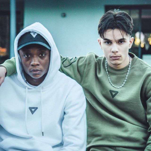 The sweatshirt khaki Prism Gang worn by Srambad on his account Instagram @prism_srambad