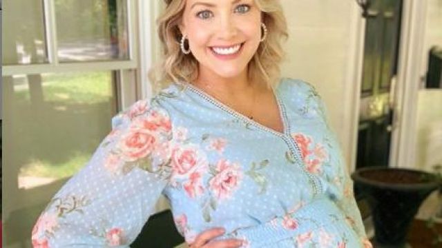 Bleu imprimé Floral Robe portée par Jenna Cooper dans Le Bachelor Saison de 24