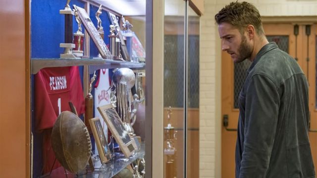 The green jacket worn by Kevin Pearson (Justin Hartley) in This Is Us (S02E08)