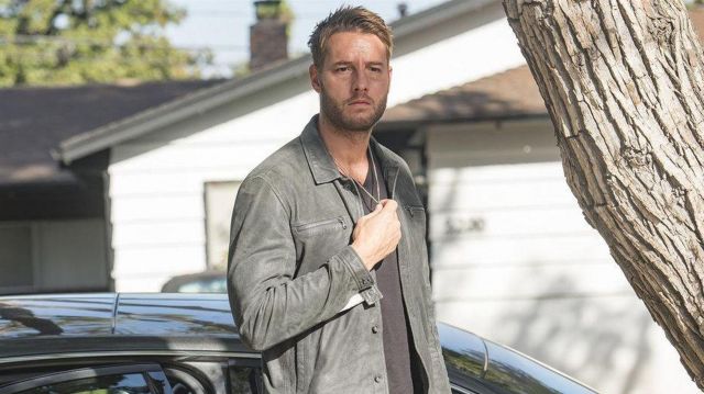 The black t-shirt, v-neck collar worn by Kevin Pearson (Justin Hartley) in This Is Us (S02E08)