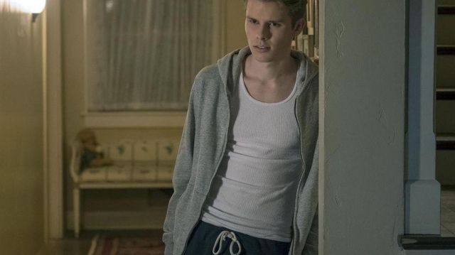 The jogging bottoms blue with lace white worn by Kevin (Logan Shroyer) in This Is Us (S02E08)