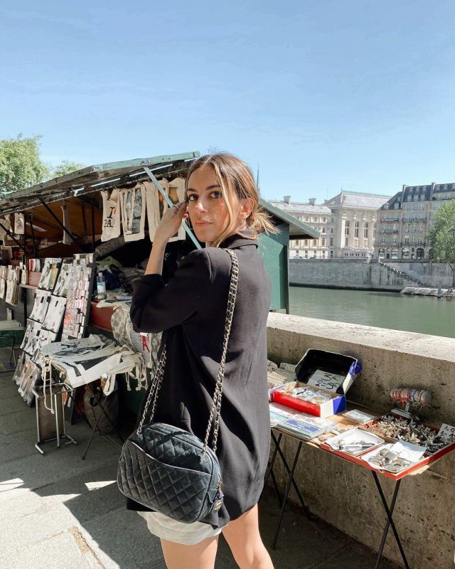 Le sac à main en cuir Chanel camera porté par Ameile Dias sur son compte Instagram @amelie.dias